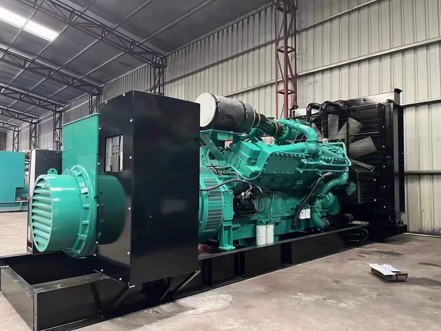 东川如何降低 800kW 柴油发电机输出电流的波动？