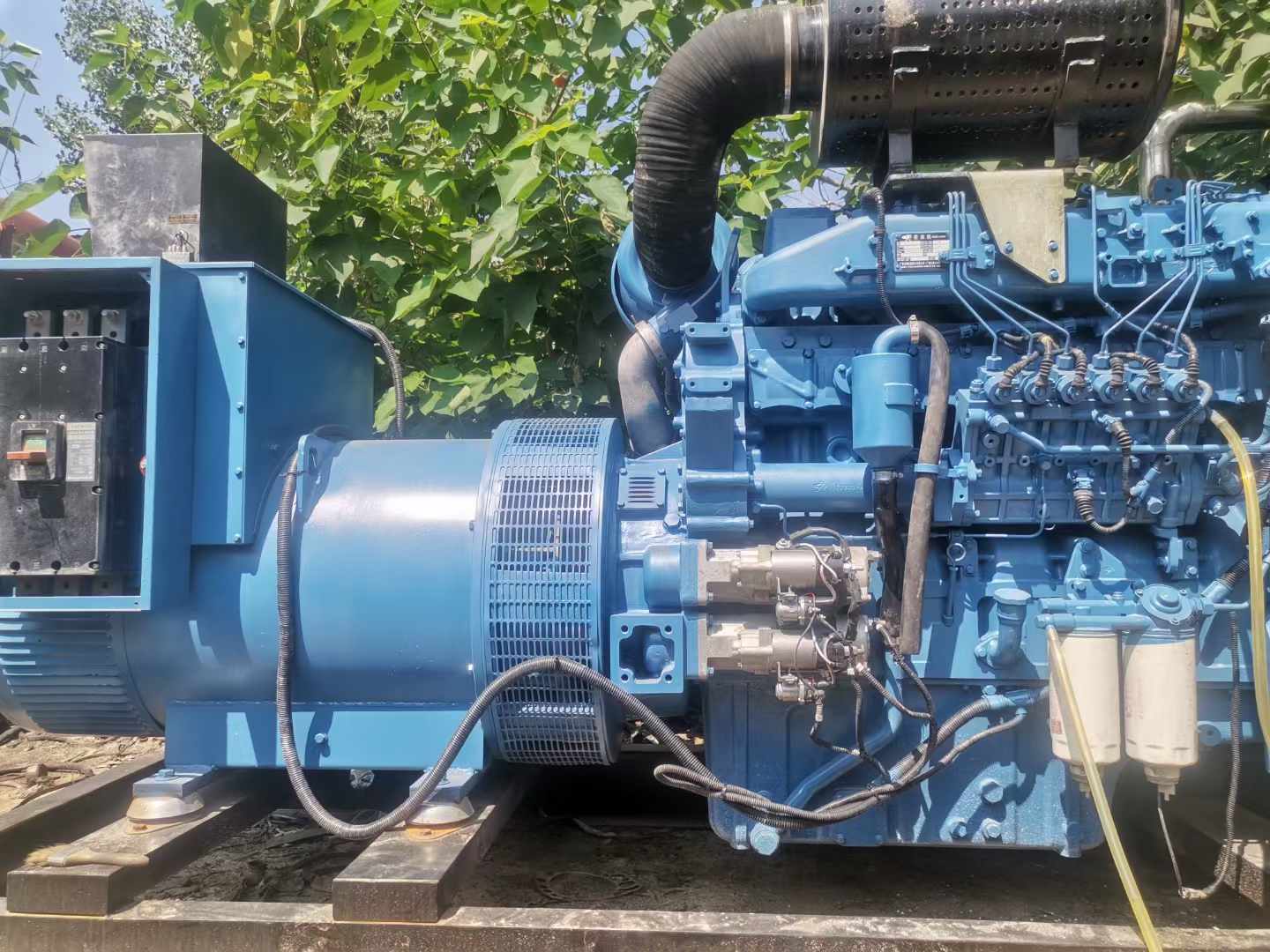 东川详细说明降低 800kW 柴油发电机输出电流波动的方法